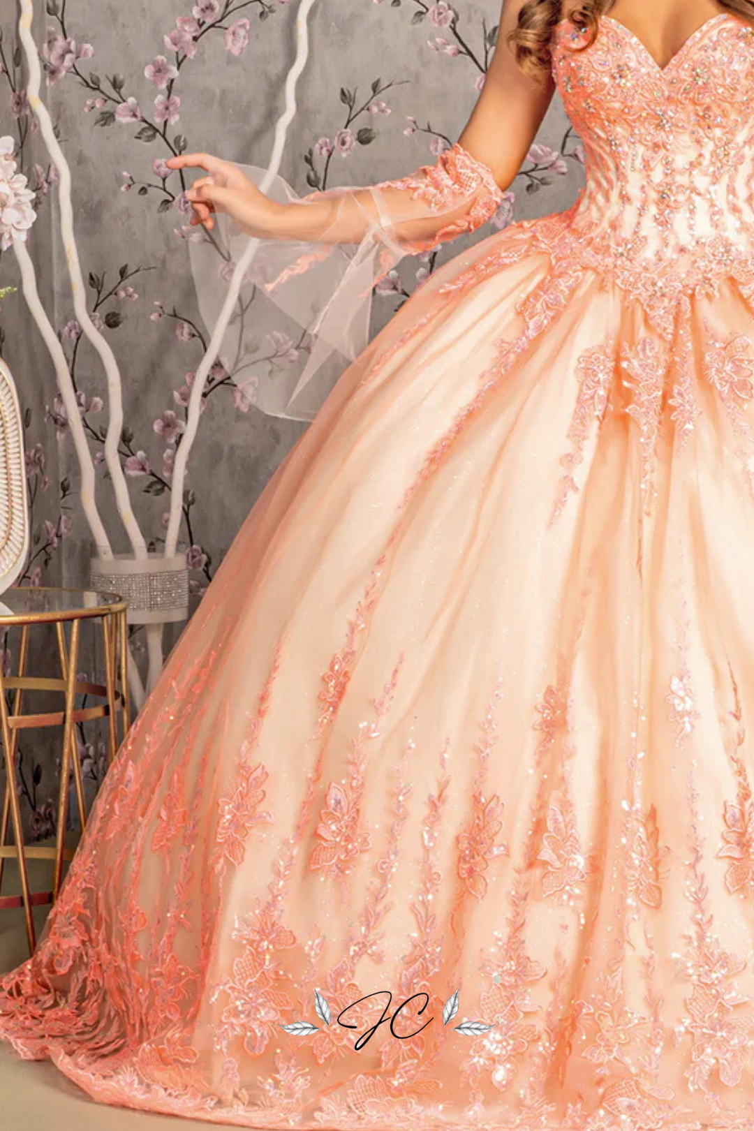 Radiance Sweetheart Quinceañera Ball Gown with Detachable Sleeves